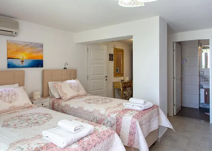 Elimia Suites & Studios
